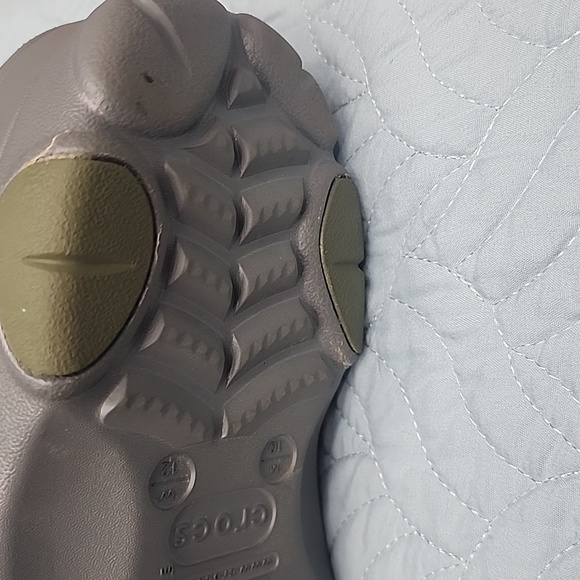 Crocs Mens 10 Womens 12 Gray Army Green And Orange Like NEW Hiking Swimming - Picture 10 of 14